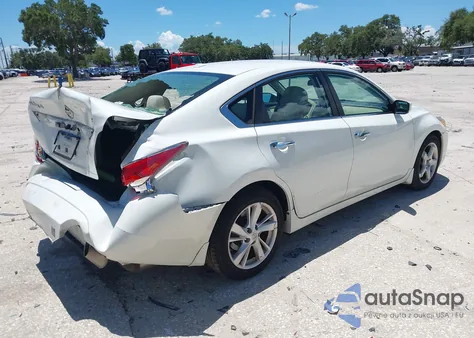 2015 Nissan Altima 2.5 Sv z USA, uszkodzony, nr VIN 1N4AL3AP4FC421239